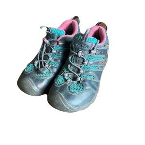 Keen Waterproof Size 1 Kids Hiking Shoes